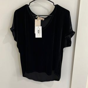 Brand new NWT Sofia Velvet Julia Top size small black